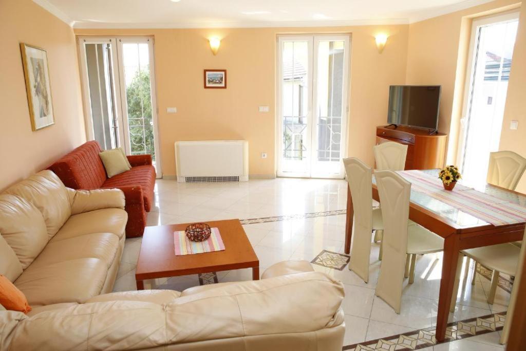 Vila Nara Hotel Vodice Luaran gambar