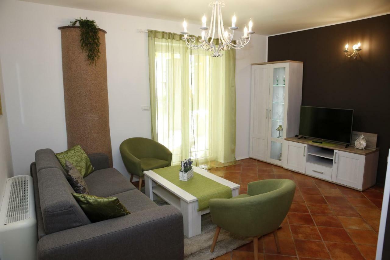 Vila Nara Hotel Vodice Luaran gambar